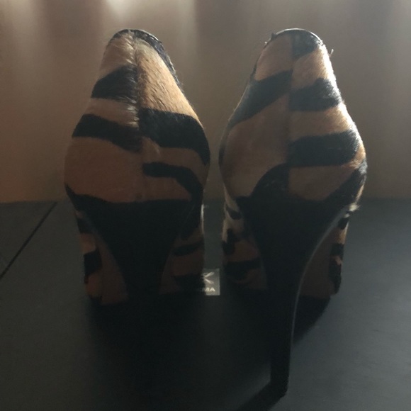 Nine West tiger striped shoes - Picture 3 of 6